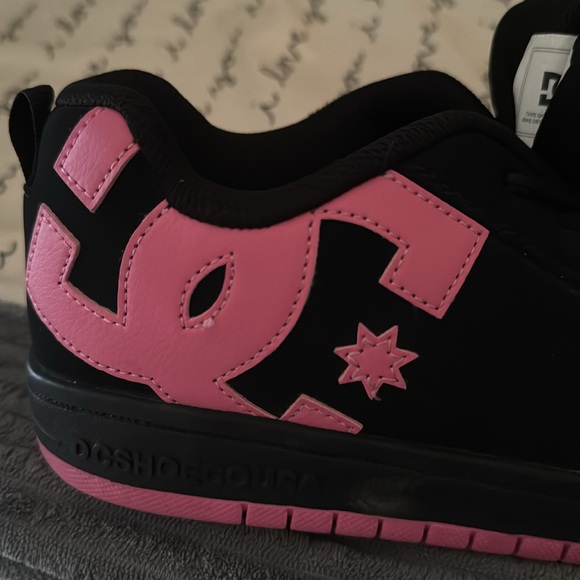 Pink DC court graffik youth 6.5/womens 7.5 - Picture 4 of 6